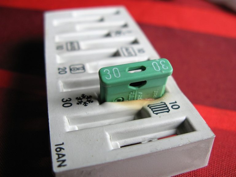 Où se trouve le fusible frigo camping-car Fiat Ducato pour dépanner rapidement