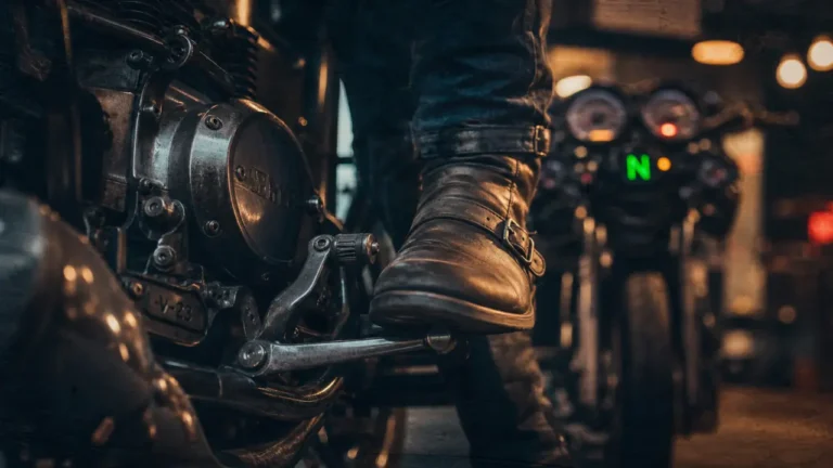 Passage des vitesses à moto : point mort, première et gestes à éviter